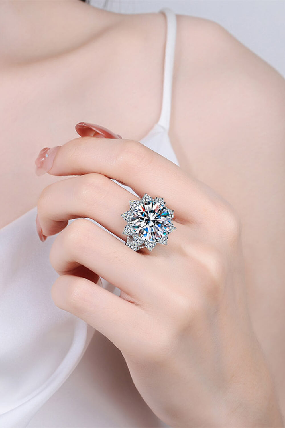 10 Carat Moissanite Flower-Shaped Ring Mikado Diamonds