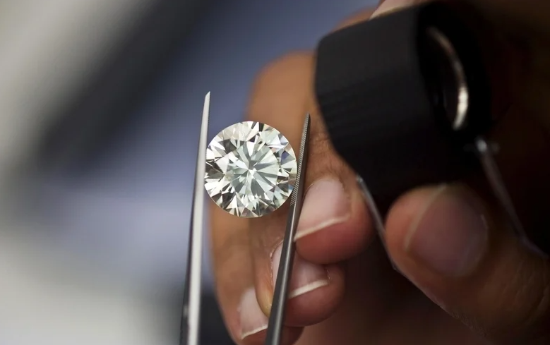 What is the Difference Between Lab-Grown and Natural Diamonds?