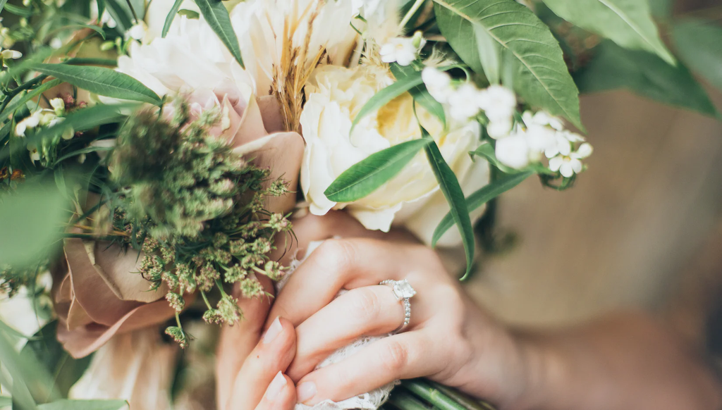 Elongated Cushion Cut vs Oval: Which One Wins?